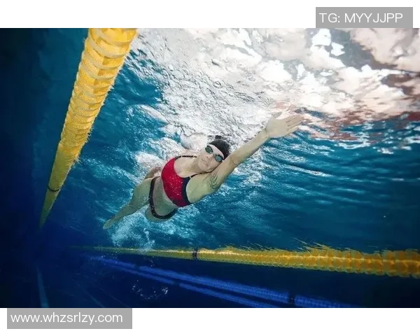 自由泳速度提升策略解析与训练方法探讨 自由泳速度提升策略解析与训练方法探讨